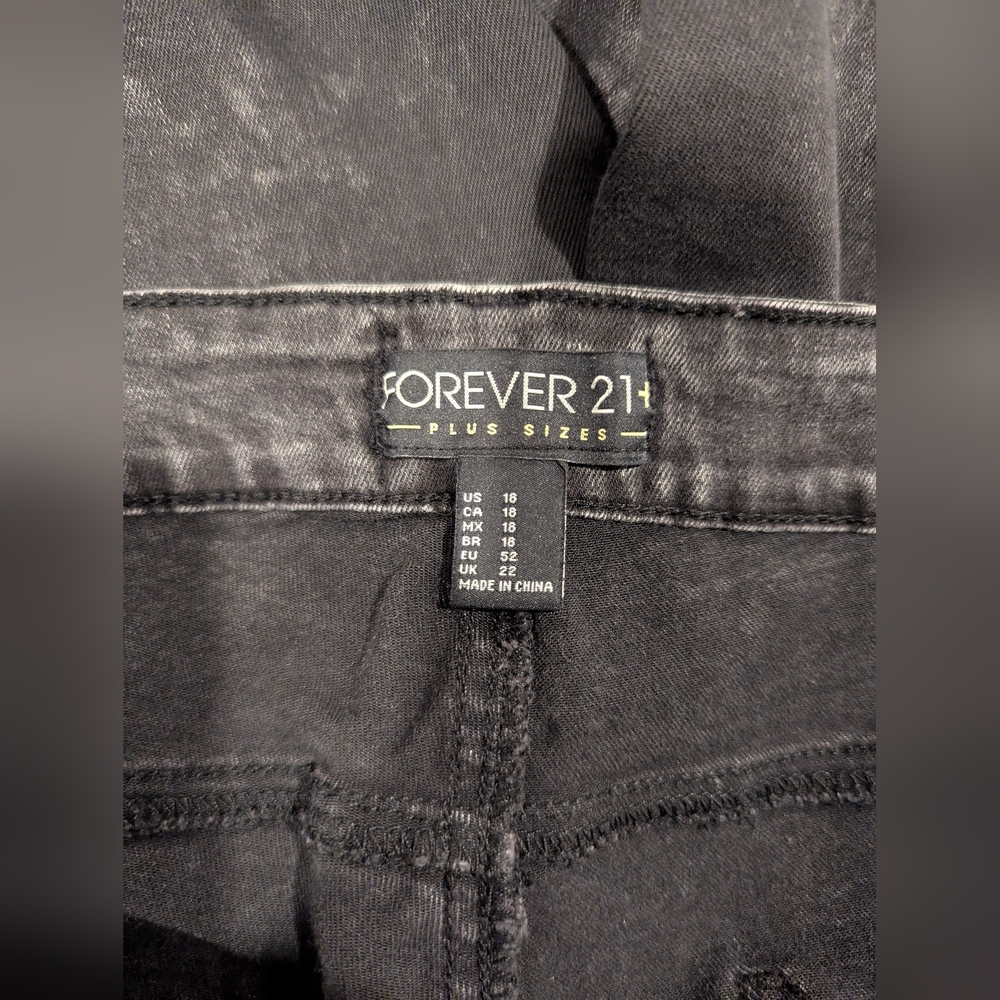 Forever 21 + Ripped Jeans - Picture 4 of 4